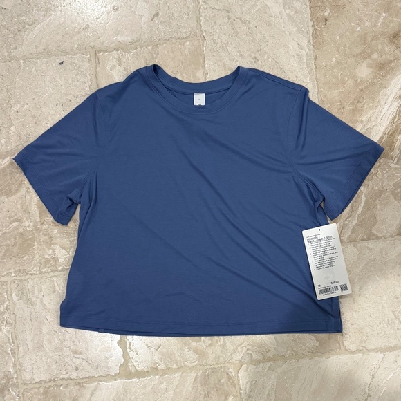 NWT Lululemon Ultralight Waist-Length T-Shirt Oasis Blue (Size 10) - Picture 4 of 7